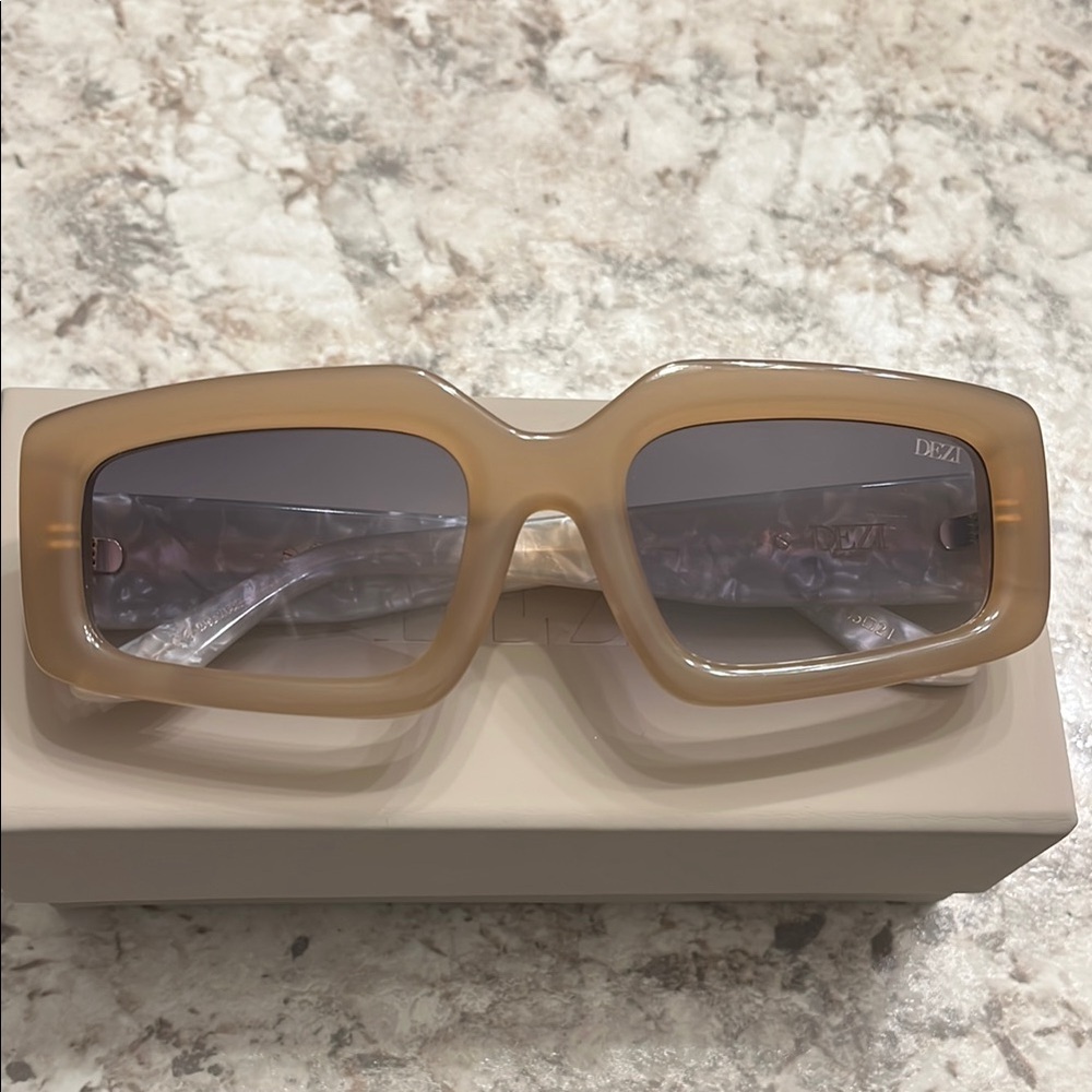 DEZI Tan Read The Room Sunglasses Modern Oversized Design